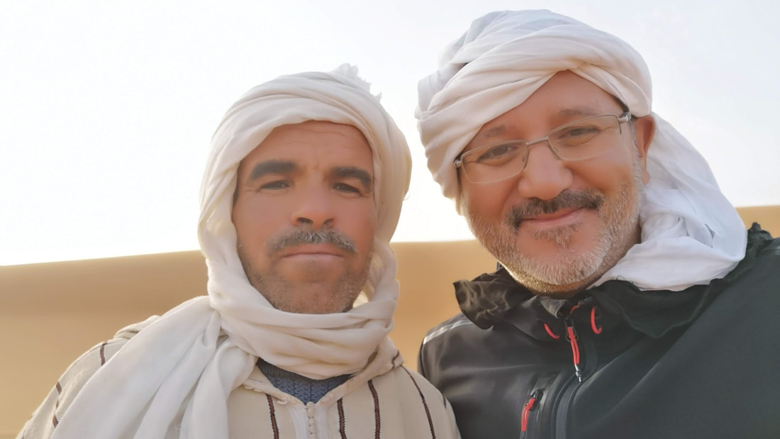João Oliveira a fazer trekking no Deserto em Marrocos